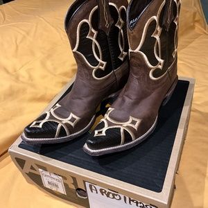 ARIAT ANKLE COWBOY BOOTS